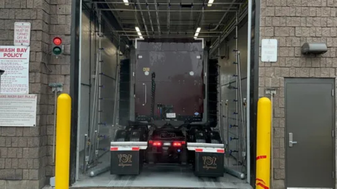Automated Fleet Wash Tunnel System in Operation