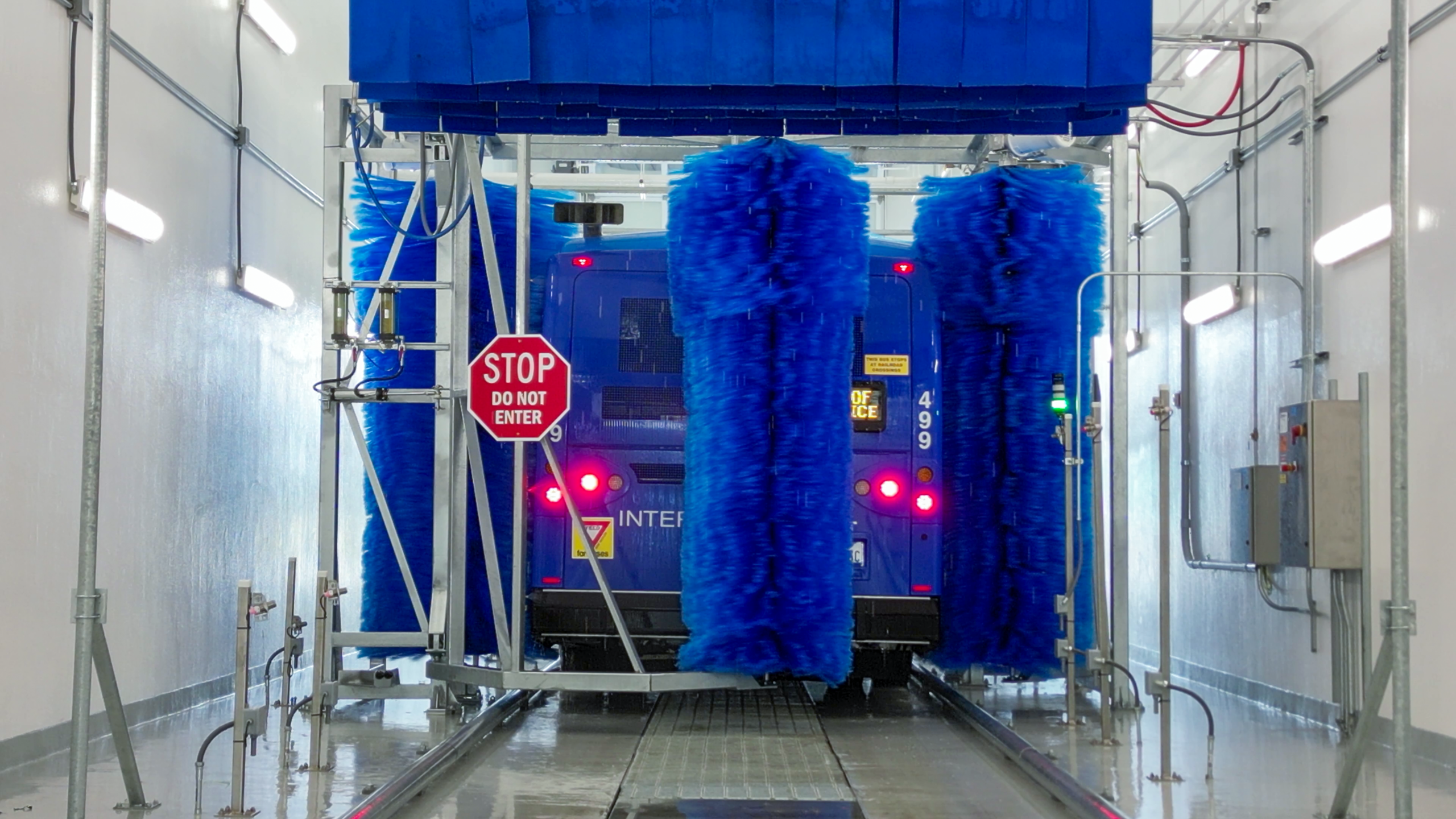 Bus Wash System with Integrated Multiple Rotating Brushes