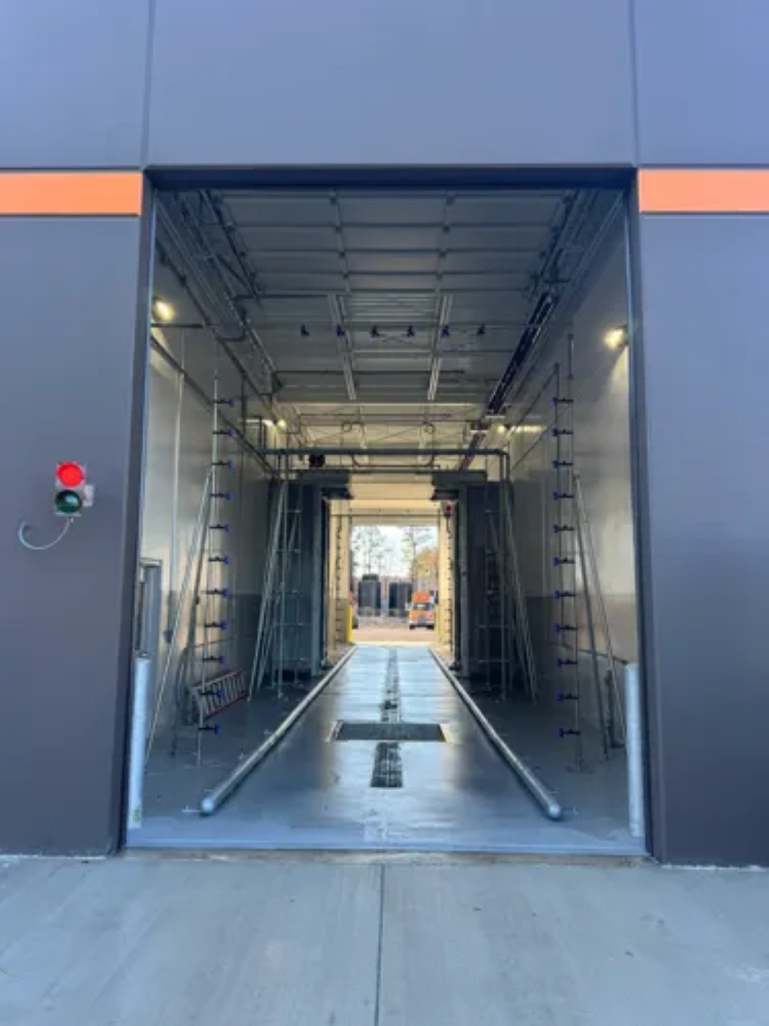 Large-Scale Fleet Wash Tunnel for Logistics and Transportation Vehicles